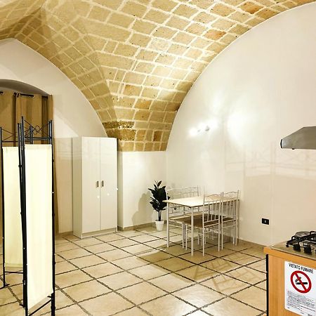 History Station Apartment Бриндизи Екстериор снимка