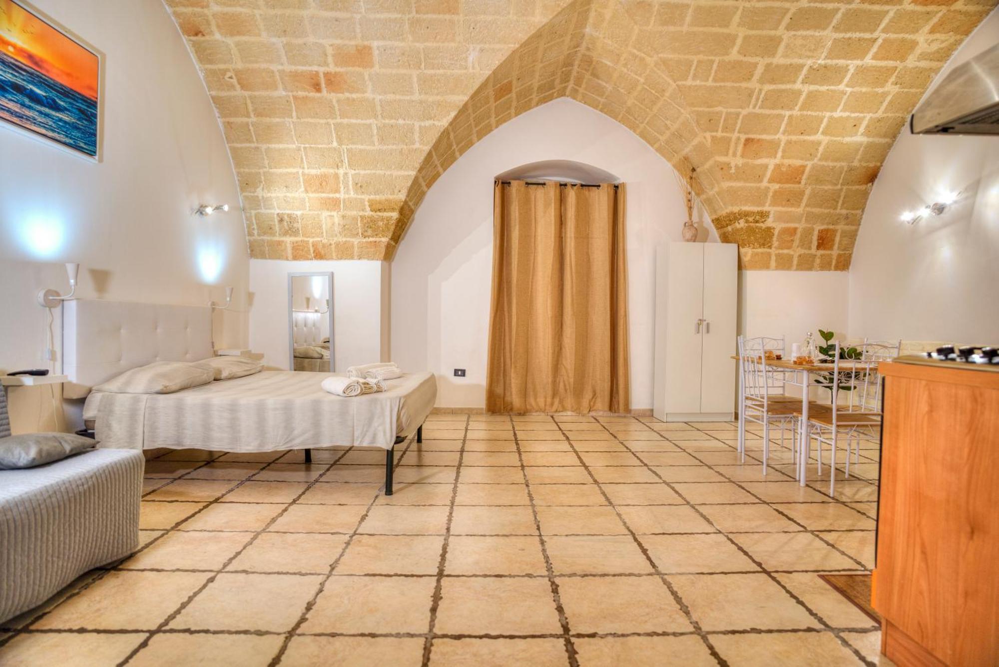 History Station Apartment Бриндизи Екстериор снимка