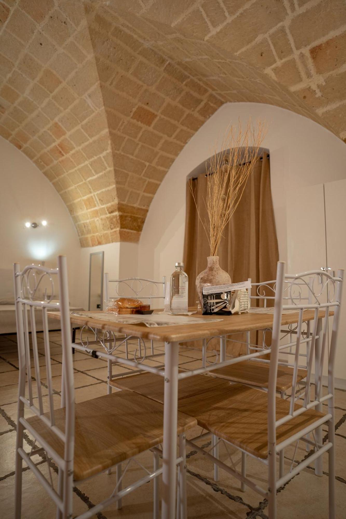 History Station Apartment Бриндизи Екстериор снимка