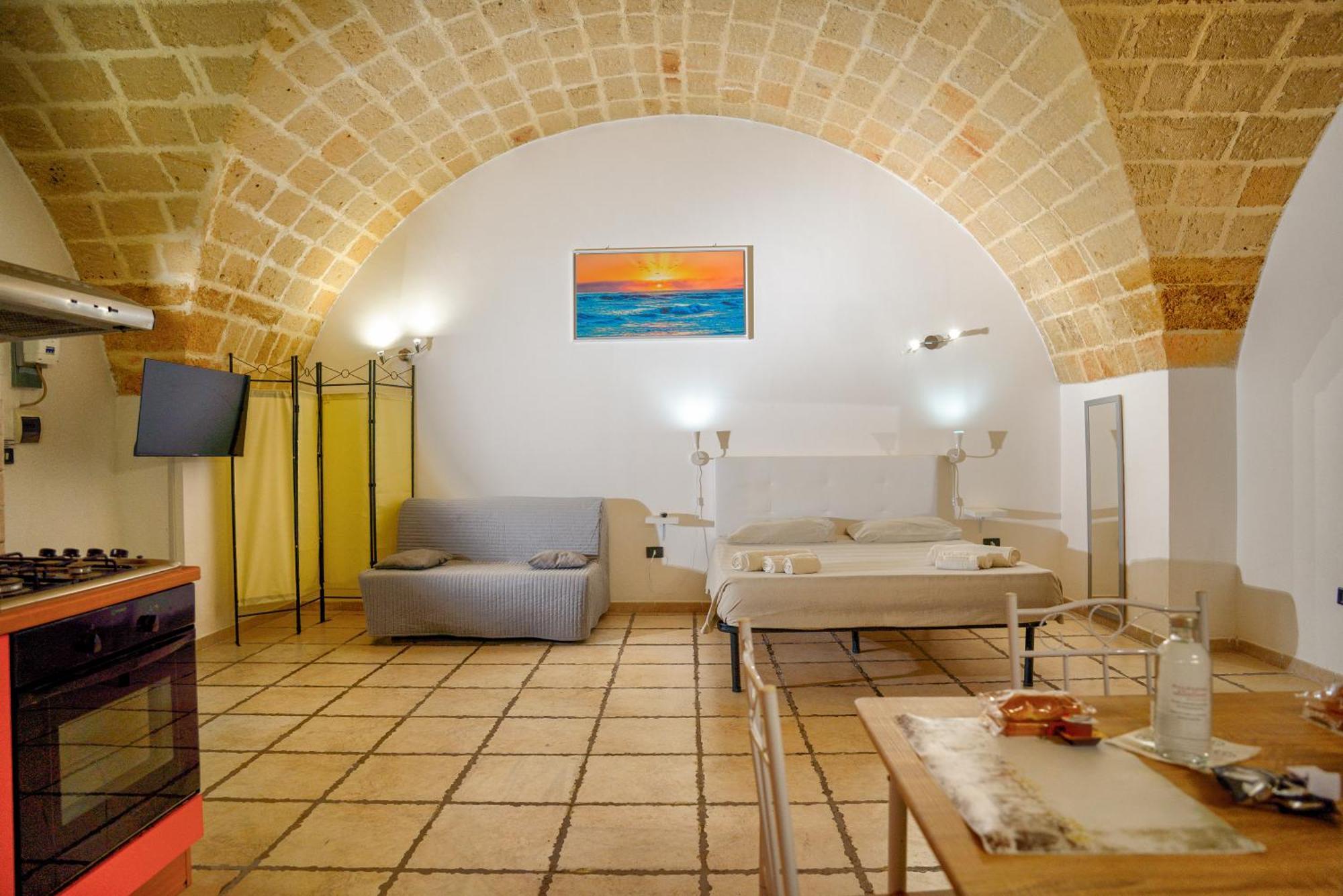 History Station Apartment Бриндизи Екстериор снимка