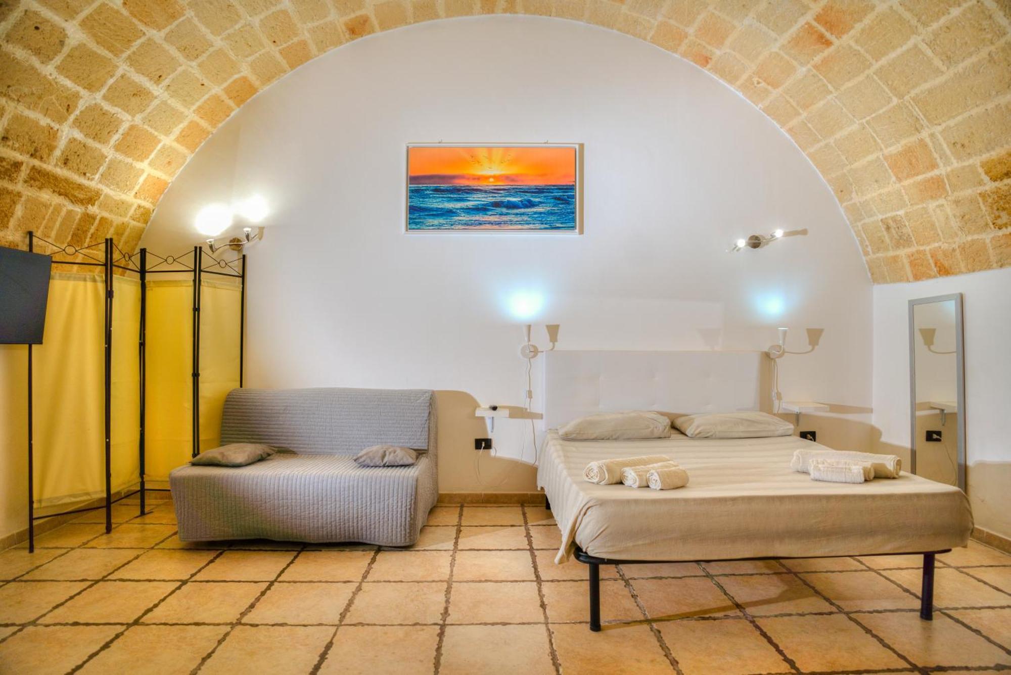 History Station Apartment Бриндизи Екстериор снимка